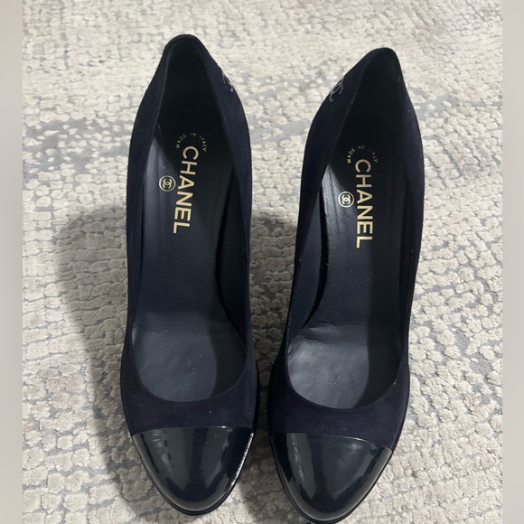Chanel Black Women's suede platform pumps Shoes CC cap
Toe - Picture 1 of 5